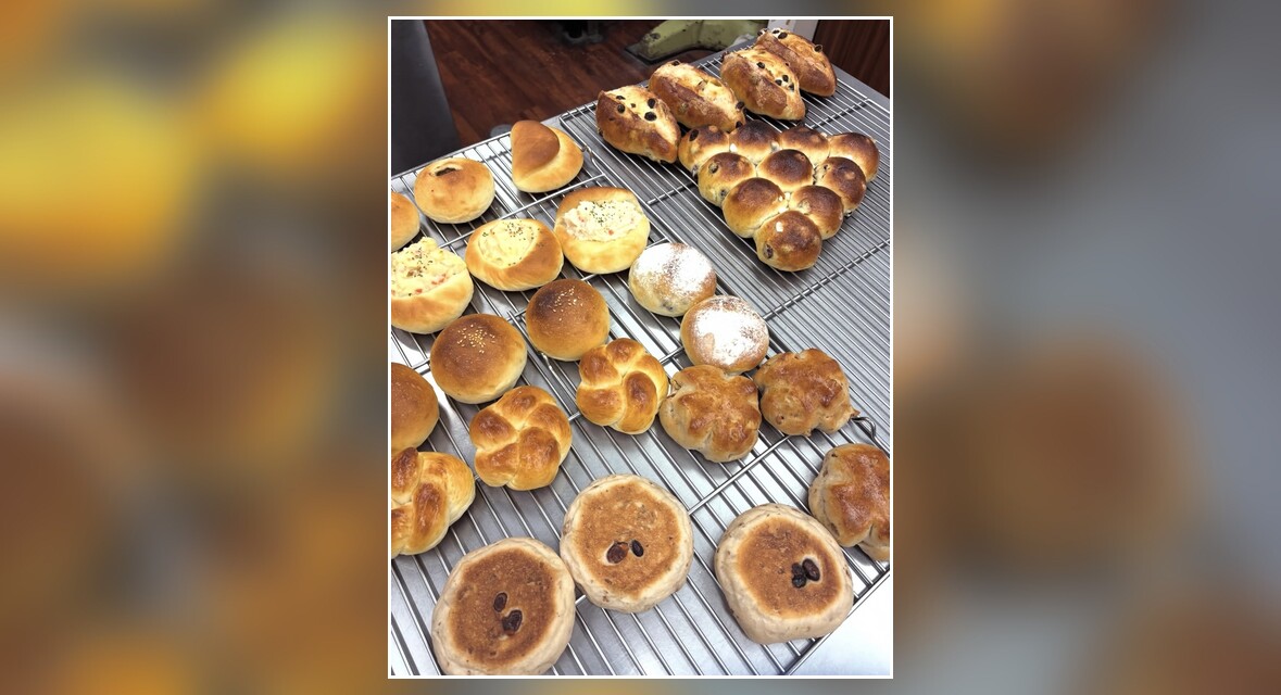 焼き上がった菓子パンの数々