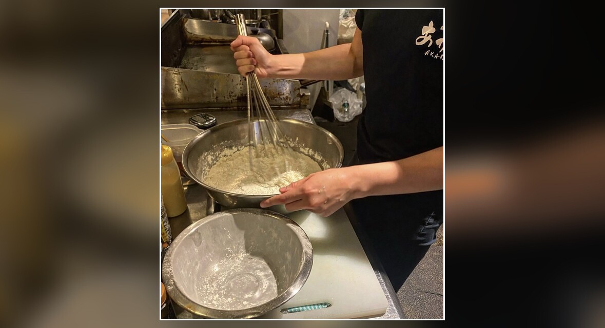 生地を混ぜる様子